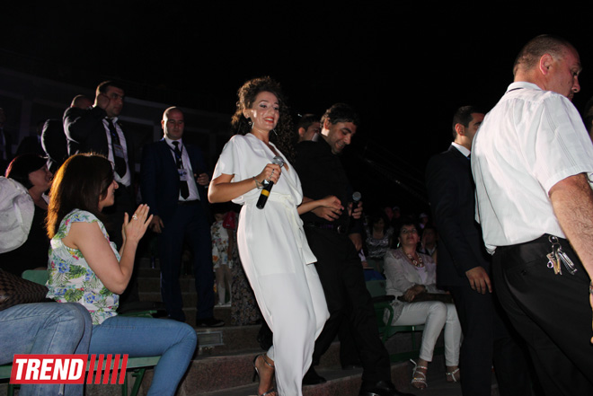 Нури Охлаждающий и Джейн представили в Баку красочное шоу "Скажи, что люблю" (ФОТО)