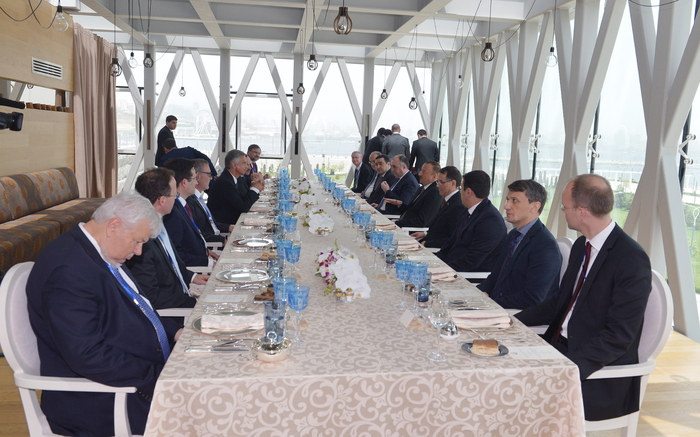 В Баку дан официальный обед в честь Президента Швейцарии