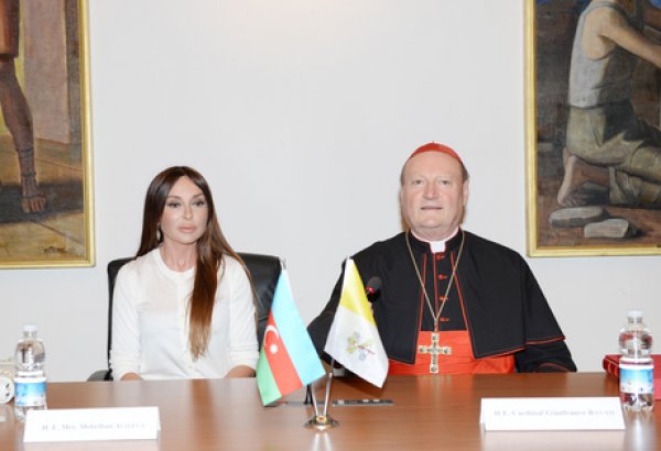 Первая леди Азербайджана встретилась с председателем Папской комиссии по священной археологии (ФОТО)