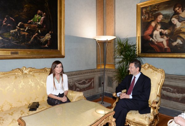 Azerbaijani First Lady Mehriban Aliyeva meets Rome Mayor (PHOTO)
