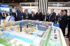 Президент Ильхам Алиев: Нефтегазовый сектор Азербайджана из года в год расширяет свои возможности (версия 2) (ФОТО)