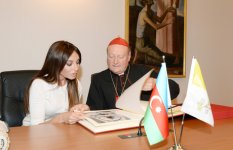 Первая леди Азербайджана встретилась с председателем Папской комиссии по священной археологии (ФОТО)