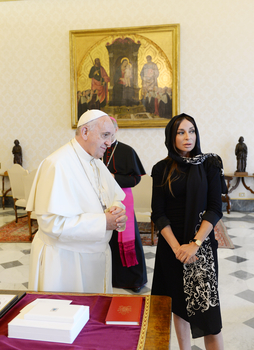 Azərbaycanın birinci xanımı Mehriban Əliyeva Roma Papası Fransisk ilə görüşüb (FOTO)