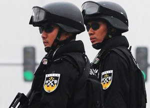 Более 100 человек в масках напали на КПП в Северном Китае, 13 человек пострадали