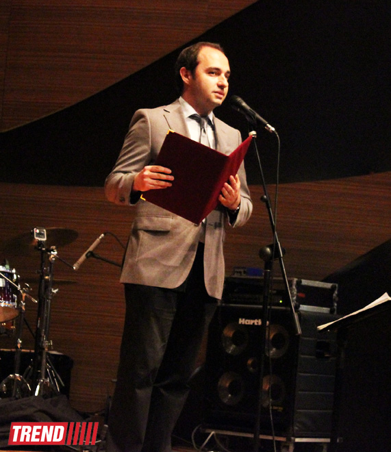 Батырхан Шукенов с аншлагом выступил в Международном центре мугама: "Баку - особенно родной для меня город" (ФОТО)