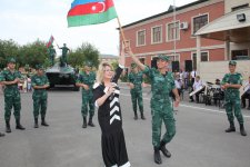 Ниса Гасымова выступила с праздничным концертом перед военнослужащими (ФОТО)