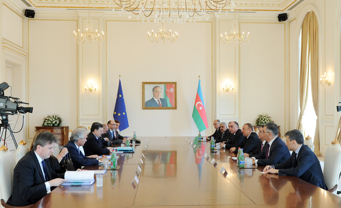 Состоялась встреча Президента Азербайджана и председателя Еврокомиссии в расширенном составе (ФОТО)