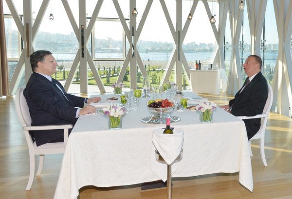 President Ilham Aliyev and President of the European Commission Jose Manuel Barroso had a dinner together (PHOTO)