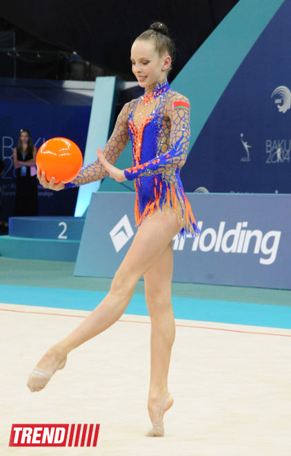 Rusiyalı gimnast İrina Annenkova Avropa çempionatında qızıl medal qazanıb (FOTO)