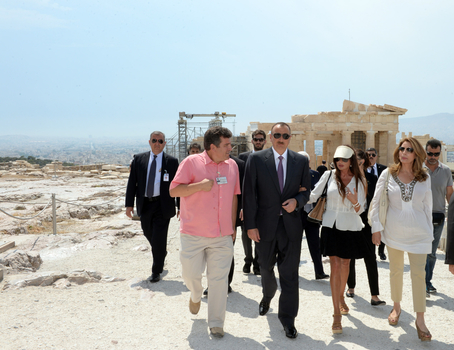 Президент Азербайджана и его супруга посетили Афинский акрополь (ФОТО)