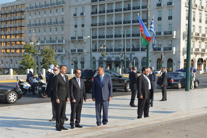 President Ilham Aliyev visited the Tomb of the Unknown Soldier in Athens (PHOTO)