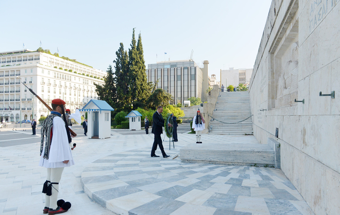 Президент Ильхам Алиев посетил могилу неизвестного солдата в Афинах (ФОТО)