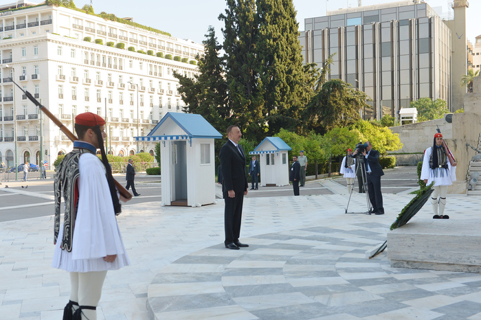 President Ilham Aliyev visited the Tomb of the Unknown Soldier in Athens (PHOTO)