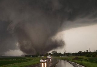 ABŞ-ın Kanzas ştatında tornado nəticəsində 15 mindən çox insan işıqsız qalıb