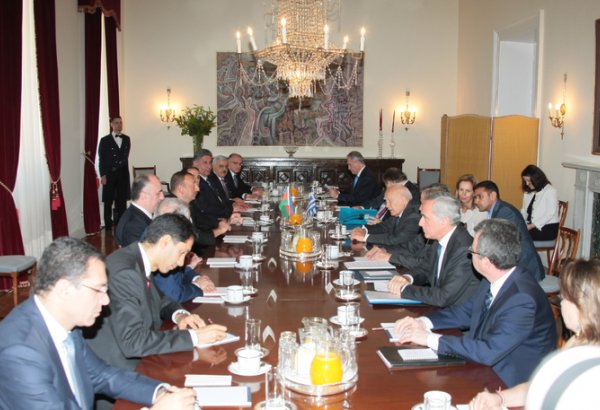 Состоялась встреча президентов Азербайджана и Греции в расширенном составе (версия 2)