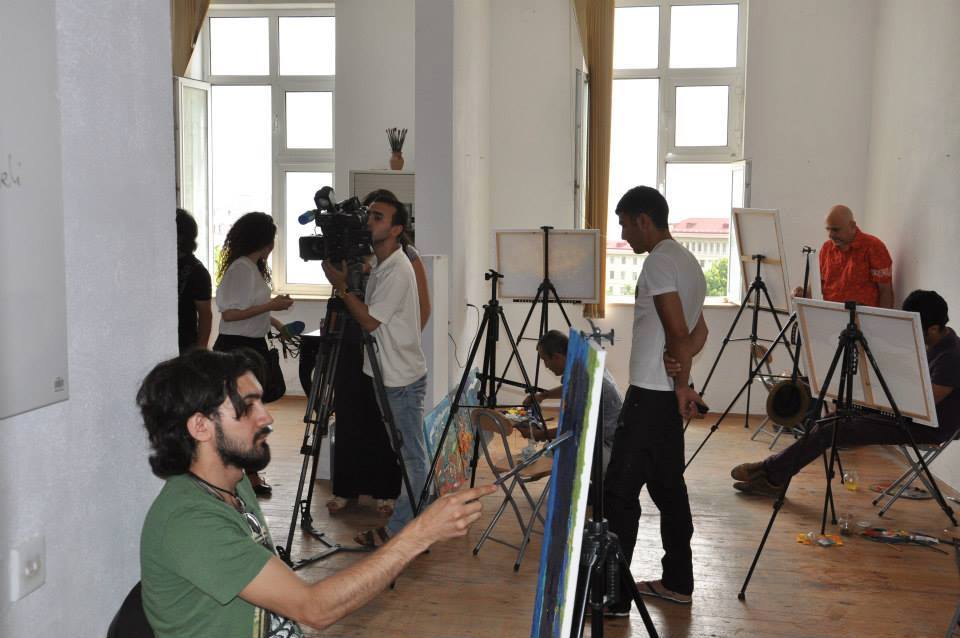 В бакинской галерее "Art Villa" прошел интерактивный творческий пленэр (ФОТО)
