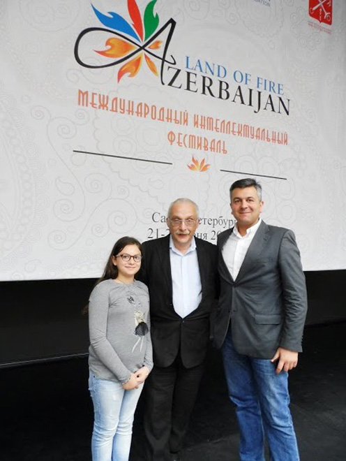 В Санкт-Петербурге прошел международный фестиваль "Азербайджан - страна огней"(ФОТО)