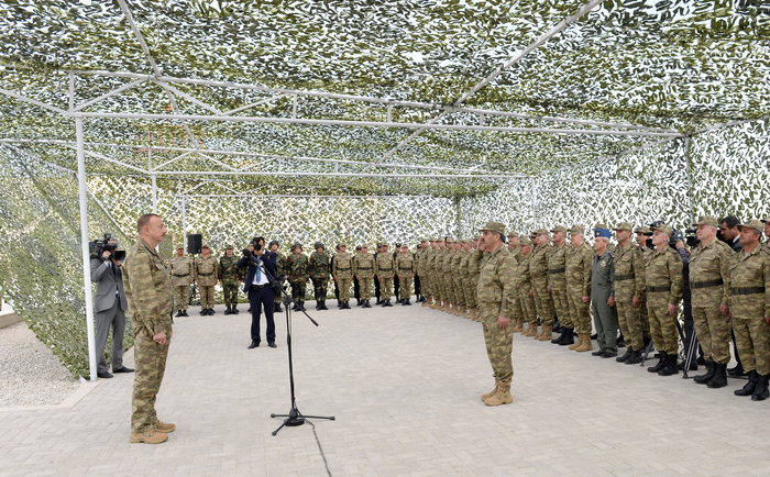 Президент Ильхам Алиев наблюдал за оперативно-тактическими учениями по случаю 96-й годовщины создания ВС Азербайджана (ФОТО)