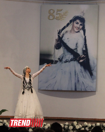 Юбилей прославленной танцовщицы Розы Джалиловой отметили красочным концертом (ФОТО)