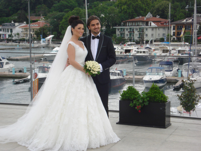В Стамбуле состоялась свадьба Гюнешь Абасовой и Гёкхана Джингёза (ФОТО)