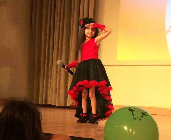 7-летняя Айлин удостоена приза "Лучшее исполнение" фестиваля Golden Sparkles (ФОТО)
