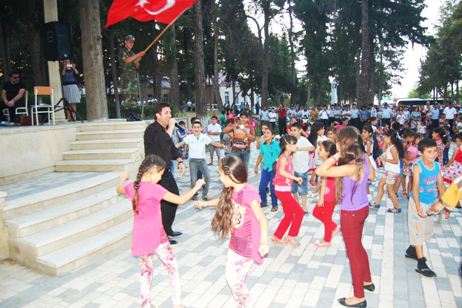В Товузском районе состоялся концерт Стамбульского ансамбля "Modern Folk Müzik" (ФОТО)