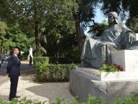 Prezident İlham Əliyev Romada Nizami Gəncəvinin abidəsini ziyarət edib (FOTO)
