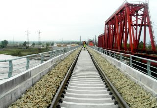 Azerbaijan examines second railway bridge over Kura River