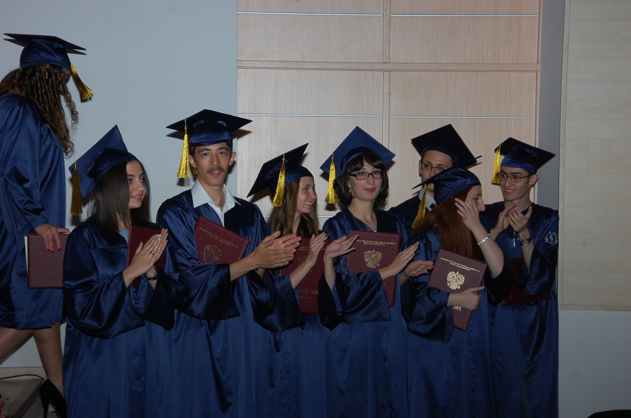 В Бакинском филиале МГУ им. М.В.Ломоносова состоялась официальная церемония вручения дипломов выпускникам 2014 года (ФОТО)