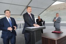 Ильхам Алиев принял участие в церемонии закладки фундамента водовыпускной установки для подачи воды из канала Тахтакерпю-Джейранбатан (ФОТО)
