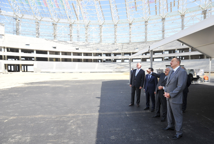 Prezident İlham Əliyev Bakı Olimpiya Stadionunda tikinti işlərinin gedişi ilə tanış olub (FOTO)