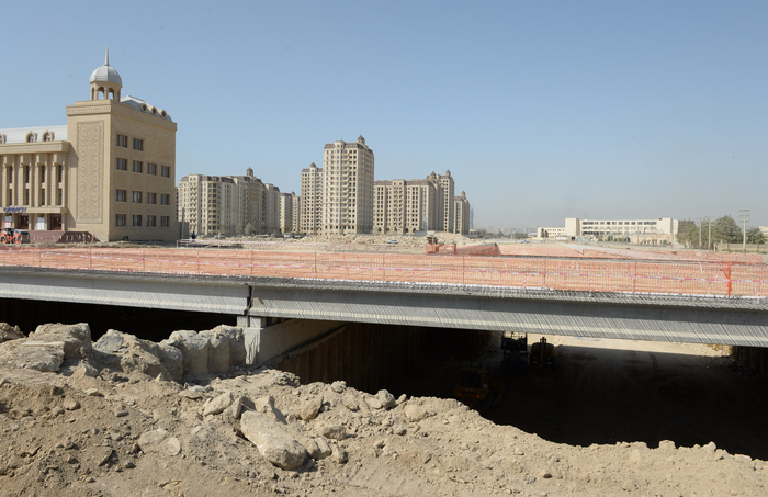 Ильхам Алиев ознакомился с ходом строительства дорожно-транспортной инфраструктуры вокруг Бакинского Олимпийского стадиона (ФОТО)