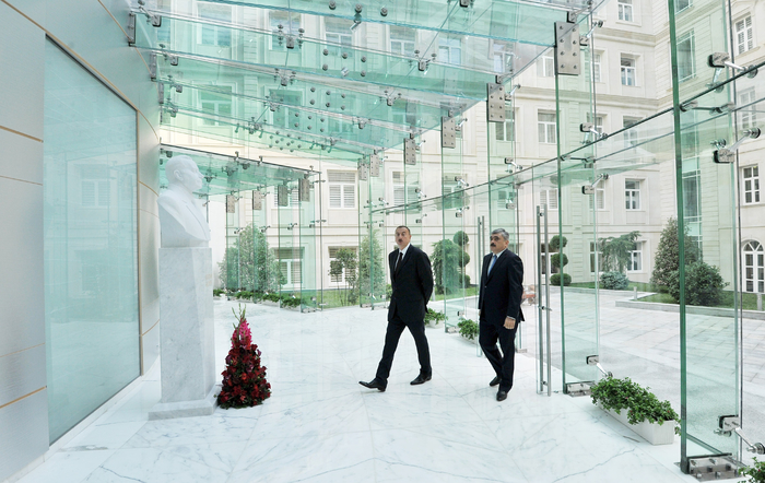 Президент Азербайджана ознакомился с новым административным зданием Министерства финансов (ФОТО)