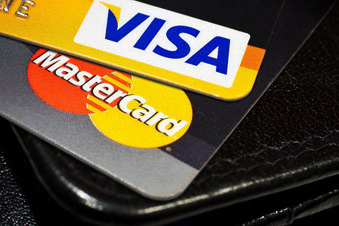 Пользователи сообщают о сбоях в работе Visa и Mastercard