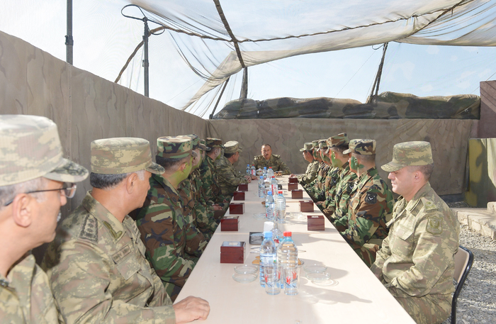 Azerbaijani president visits frontline military unit (PHOTO)