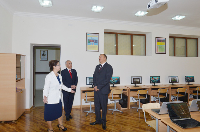 Ильхам Алиев ознакомился с Комплексом "Школа-лицей" Бакинского славянского университета после капремонта (ФОТО)