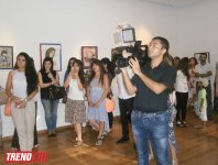 Молодые художники–карикатуристы представили в Баку свои работы (ФОТО)