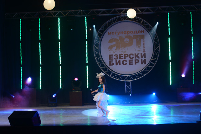 Юная азербайджанская исполнительница успешно выступила на фестивале в Македонии (ФОТО)