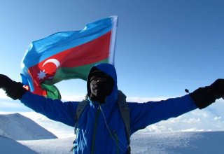 Азербайджанские альпинисты покорили Эльбрус (ФОТО)