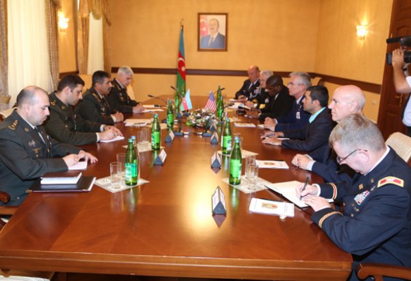 Azerbaijani defense minister informs U.S. delegation about Armenian troops’ diversi(PHOTO)