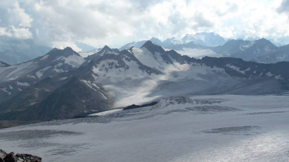 Группу из четырех альпинистов спасли на горе Нандадеви в Индии