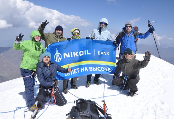 Команда альпинистов "NIKOIL Bank" покорила вершину Казбек – 5033 метра над уровнем моря  (ФОТО)