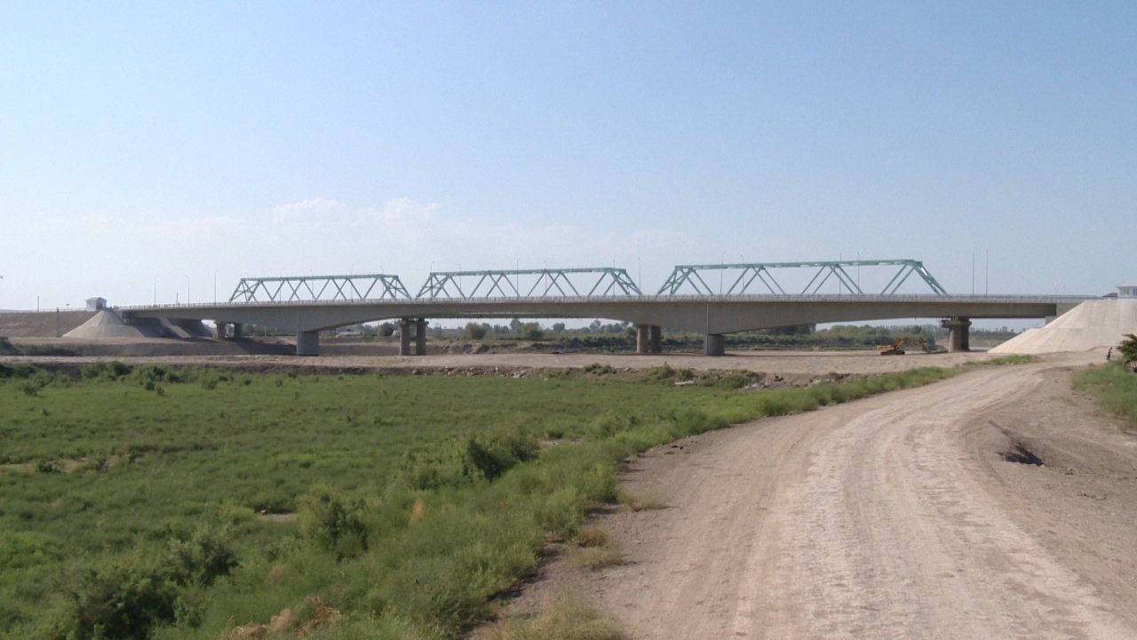 В Азербайджане завершено строительство нового моста через Куру  (ФОТО)