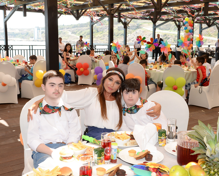 Azerbaijan’s first lady celebrates her birthday together with 400 children (PHOTO)
