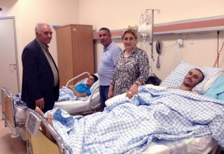 Reps of ruling Yeni Azerbaijan party visit Azerbaijani servicemen undergoing treatment in