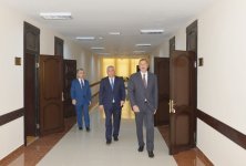 İlham Əliyev Füzuli Rayon İcra Hakimiyyətinin yeni binasında yaradılan şəraitlə tanış olub (FOTO)