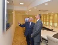 Президент Ильхам Алиев ознакомился с работами по реконструкции здания ИВ Хатаинского района Баку (ФОТО)