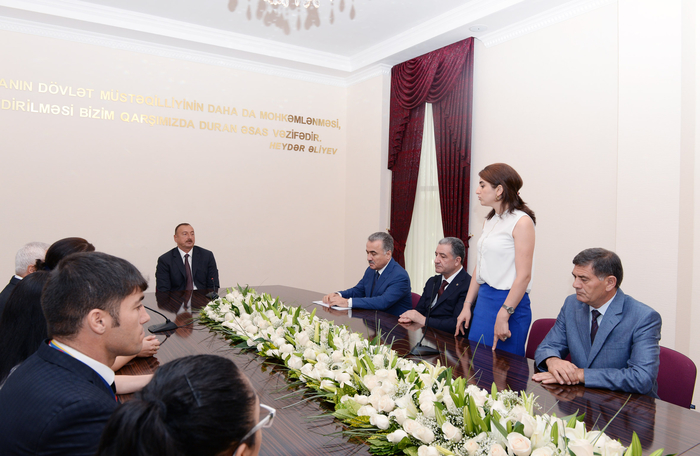 Президент Ильхам Алиев: Азербайджанская молодежь привязана к своей Родине, она вносит большой вклад в развитие страны (ФОТО)