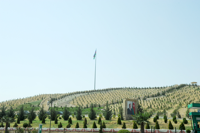 Azerbaijani president reviews conditions at Flag Square in Horadiz city (PHOTO)