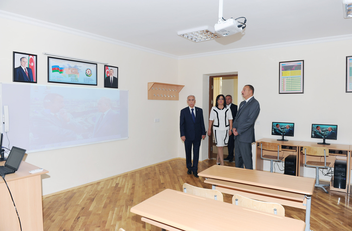 Президент Азербайджана ознакомился со зданием бакинской школы № 46 после капремонта и реконструкции (ФОТО)